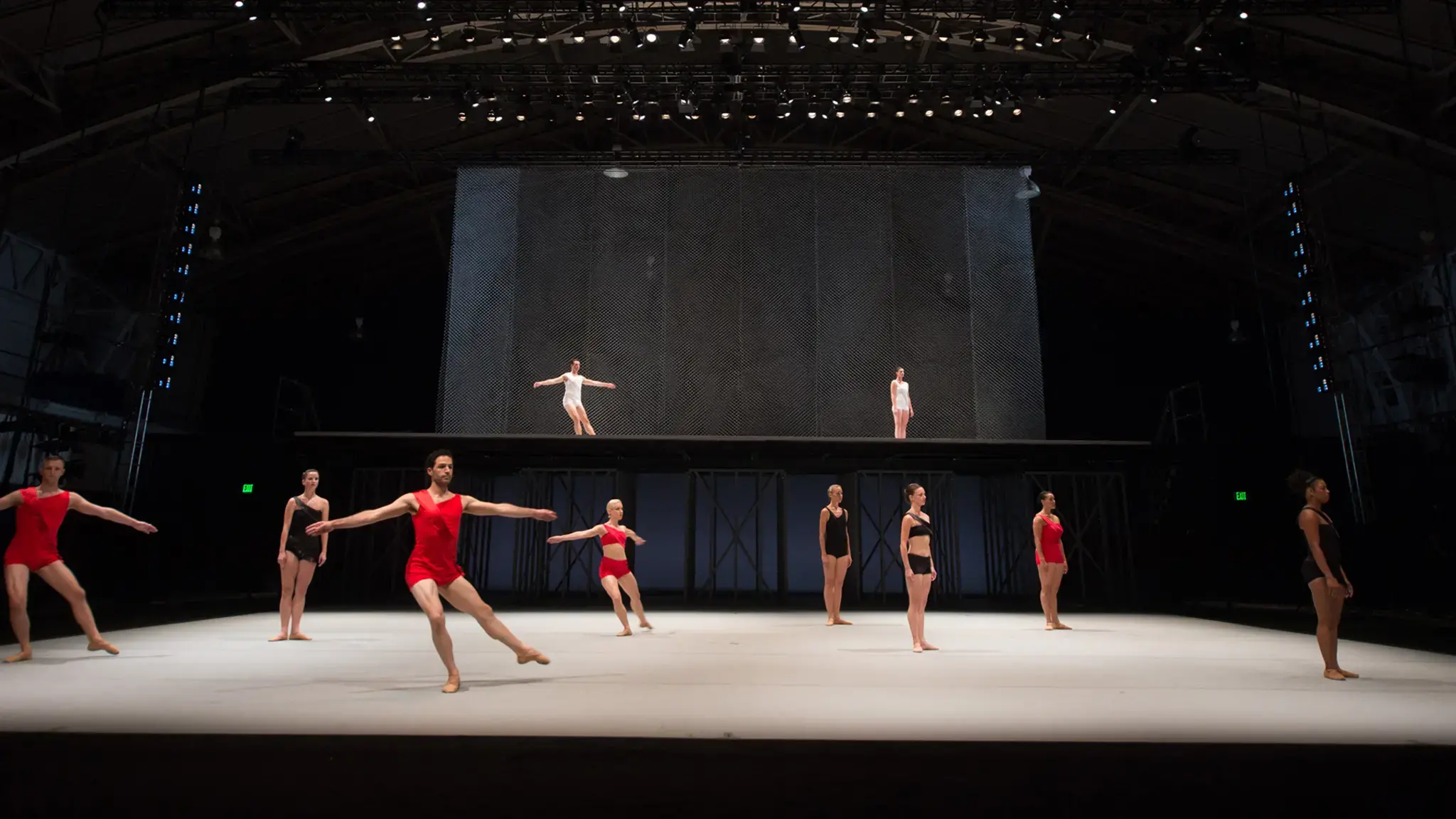 Lucinda Childs&rsquo; Available Light&nbsp;in performance at the Drexel University Armory as part of the 2015 FringeArts Fringe Festival. Photo &copy; Jacques-Jean Tiziou. Courtesy of FringeArts.