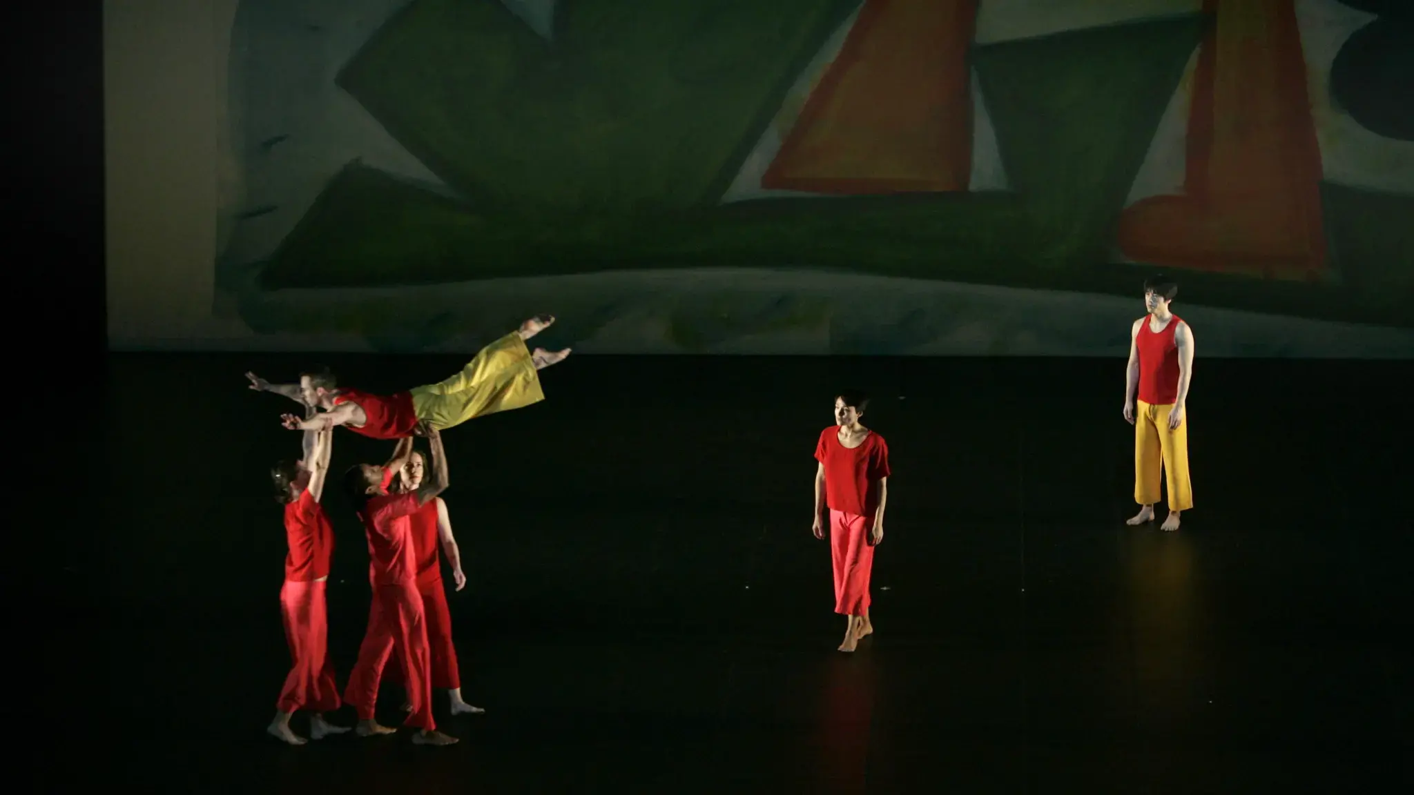 PRESENT TENSE, performed by the Trisha Brown Dance Company. Photo &copy; Naoya Ikegani Saitama Arts Foundation, 2006.