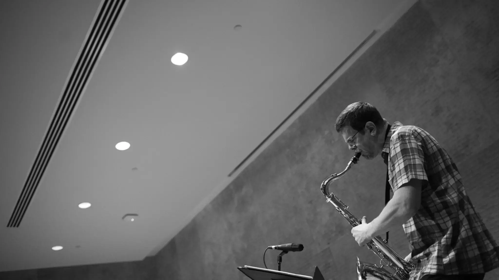 Ken Vandermark performs at the Barnes Foundation as part of Ars Nova Workshop&#39;s New Paths Festival. Photo by Ryan Collerd.