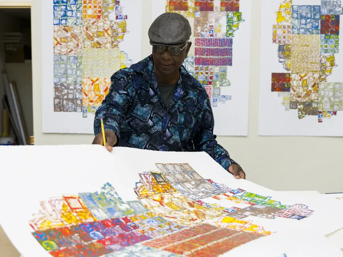 Artist El Anatsui signing prints made with Brandywine Workshop and Archives staff and affiliated master printer Alexis Nutini. Brandywine’s PrintLab supports eight artists in a creative residency to explore emerging printmaking techniques and technologies. Photo by Gustavo Garcia.