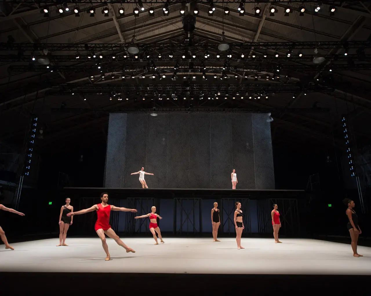 Lucinda Childs&rsquo; Available Light&nbsp;in performance at the Drexel University Armory as part of the 2015 FringeArts Fringe Festival. Photo &copy; Jacques-Jean Tiziou. Courtesy of FringeArts.