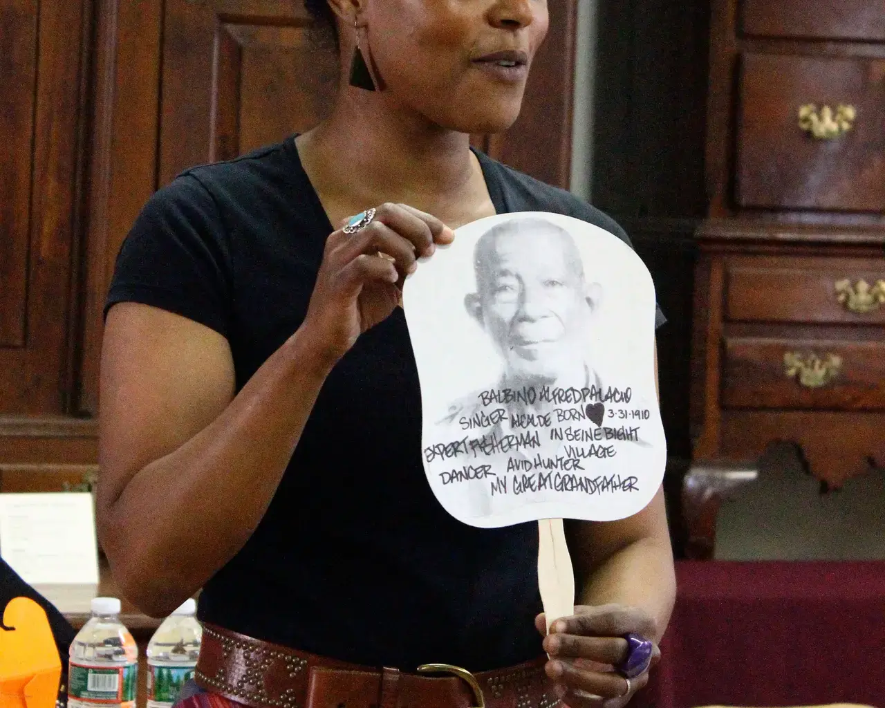 Yolanda Wisher leads a story circle and paper fan-making workshop at Historic Germantown. Photo by Jill Saul.