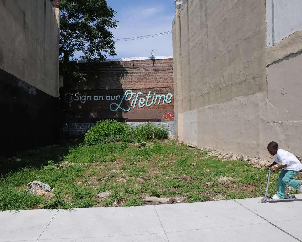 Love Letter by Steve Powers, produced by Philadelphia Mural Arts Program. Photo by Zoe Strauss.