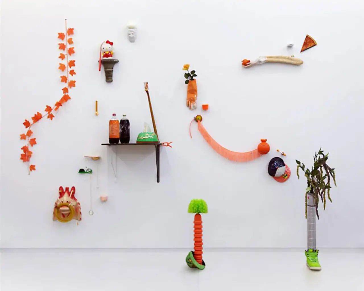 Alex Da Corte, Garlic Pussy, 2011. Mixed media, 120 x 96 x 24\. Photo courtesy of the artist.