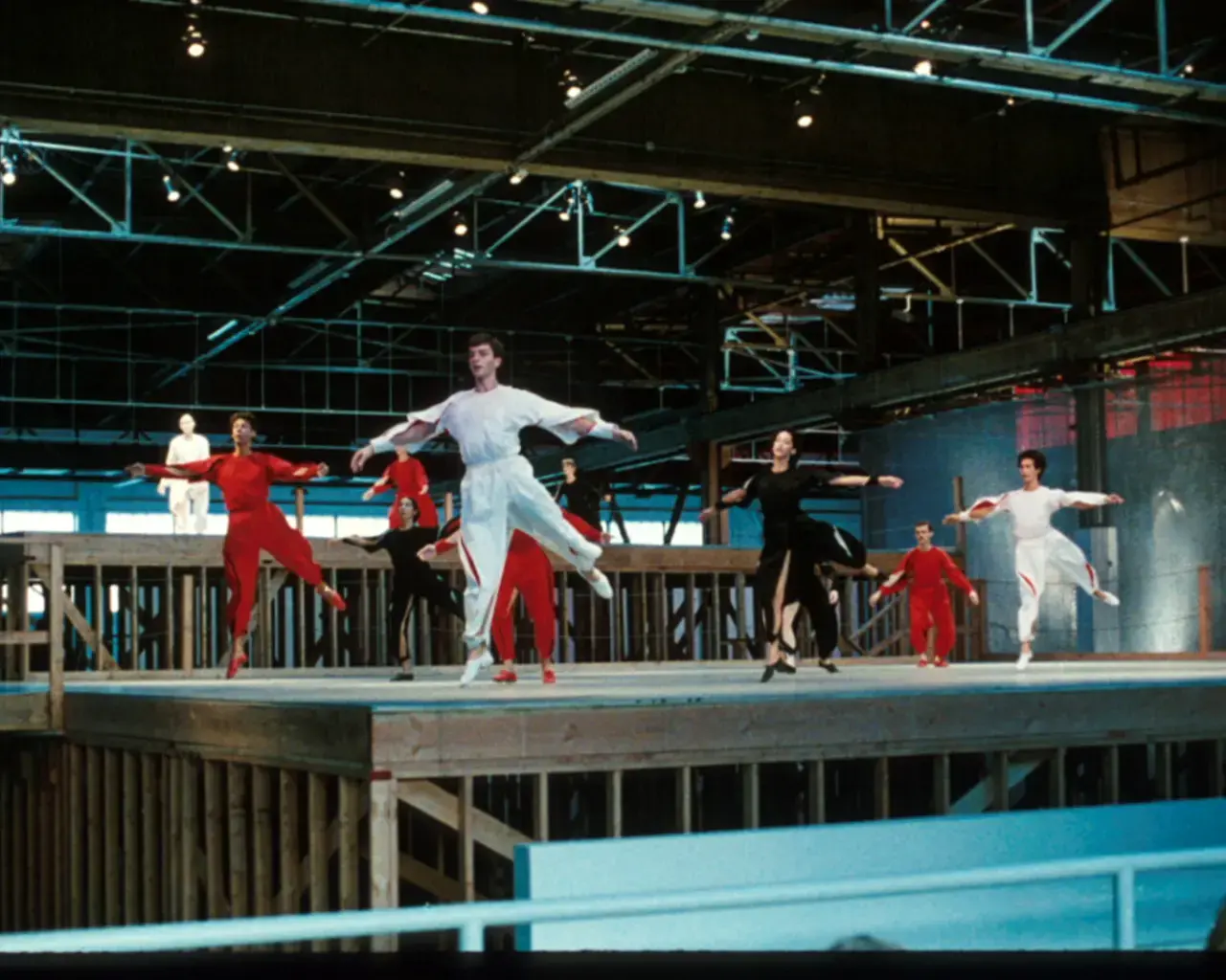 Available Light&nbsp;at the Museum of Contemporary Art, Los Angeles, 1983. Photo by Tom Vinetz. Performers: Lucinda Childs, Nan Friedman, Meg Harper, Janet Kaufman, Priscilla Newell, Steve Bromer, Michael Ing, Erin Matthiessen, Daniel McCusker, Ande Peck, and Garry Reigenborn.