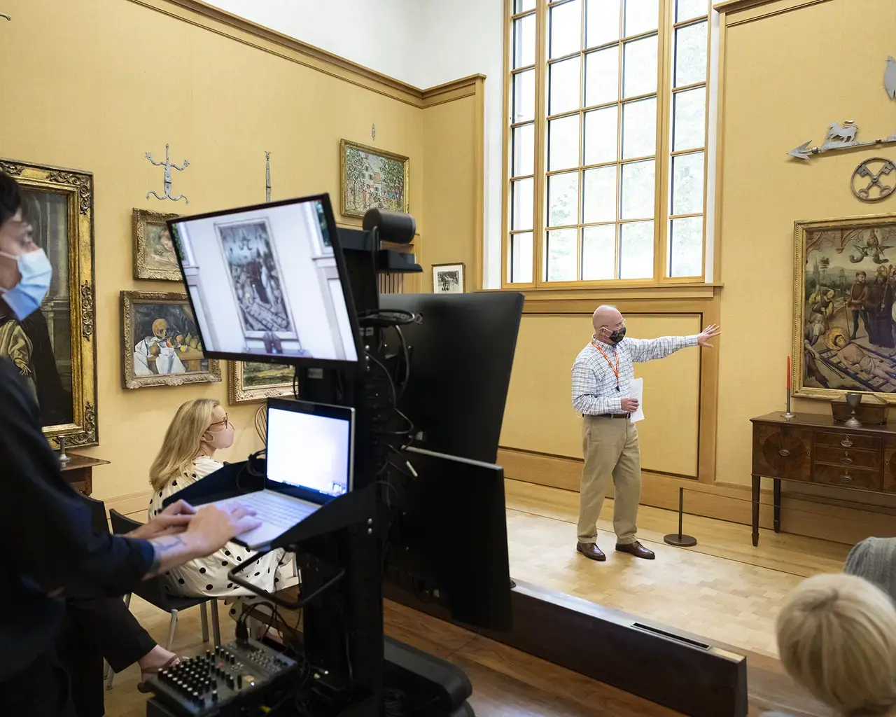 Hybrid class demonstration at The Barnes Foundation, Room 2. Photo by Ryan Collerd.
