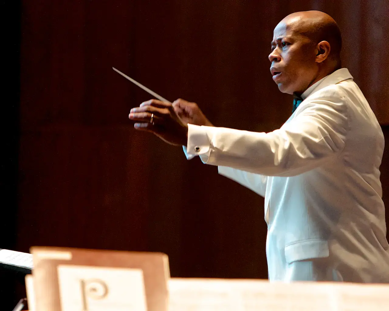 André Raphel conducts at \Gospel Meets Symphony