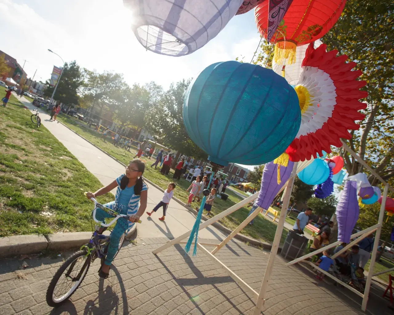 Community members partake in Mifflin Square Alliance Festival in September 2015, part of Mural Art Program&rsquo;s Playgrounds for Useful Knowledge. Photo by Steve Weinik.&nbsp;