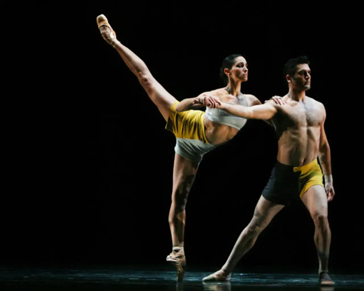 Riolama Lorenzo and Sergio Torrado in Mauro Bigonzetti&rsquo;s Kazimir&rsquo;s Colors. Photo by Alexander Iziliaev.