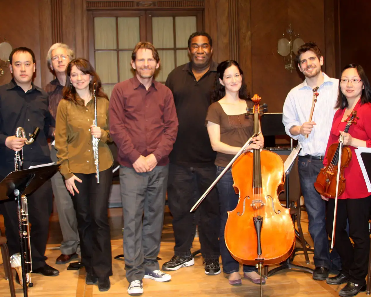 Charles Abramovic, Mimi Stillman, composer Steven Mackey, bass-baritone Eric Owens, Yumi Kendall, Gabriel Globus-Hoenich, and Juliette Kang in rehearsal for Mahler 100/Schoenberg 60. Photo by Ronni L. Gordon. Courtesy of Dolce Suono Ensemble.