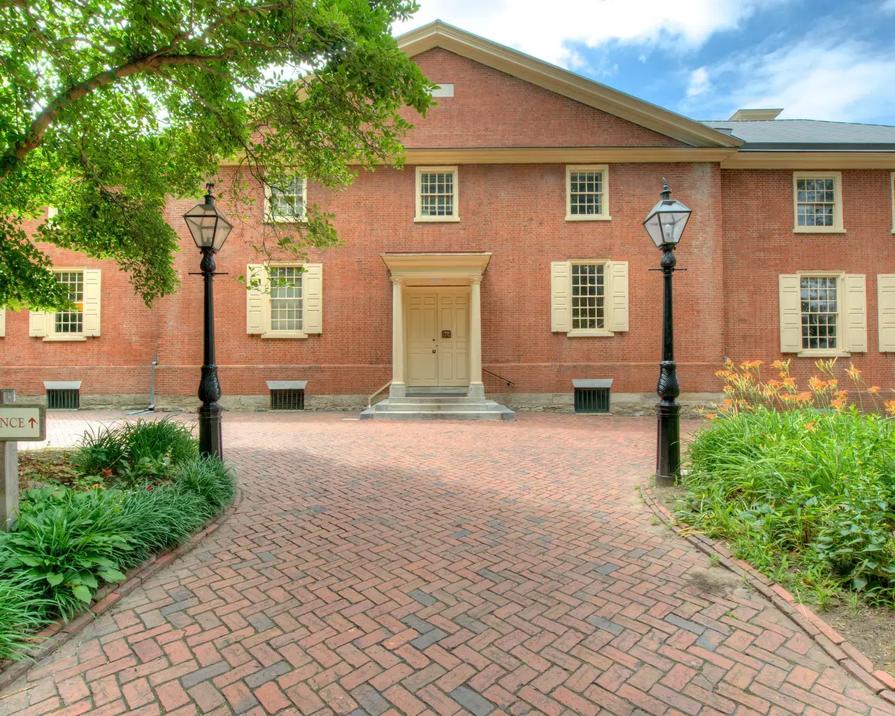 The Arch Street Meeting House was built in 1804 and its architecture reflects the Quaker principles of simplicity and equality. Photo by Brian Kutner.