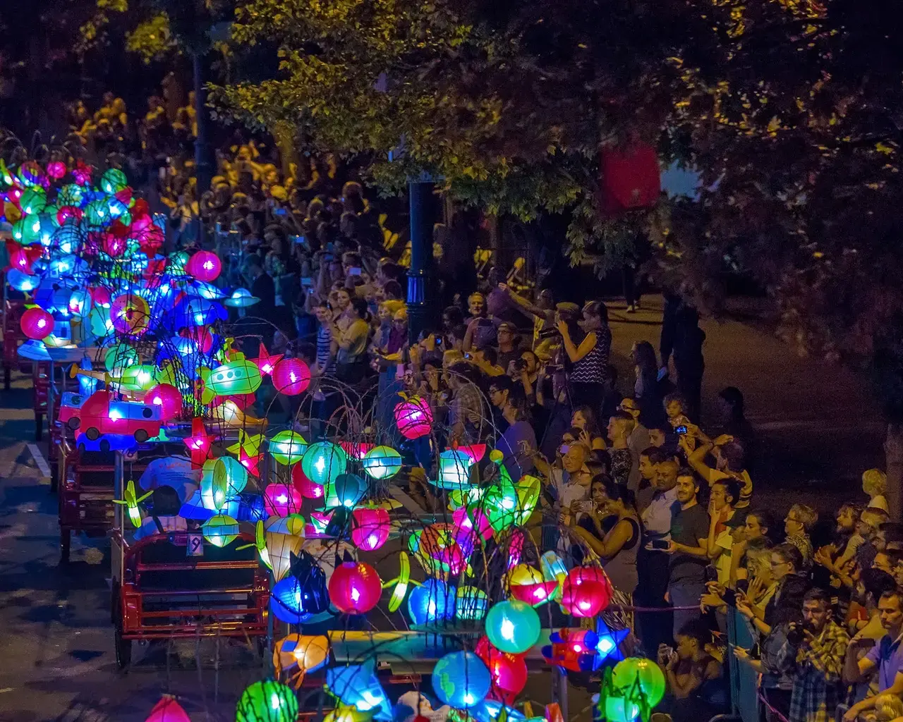 Cai Guo-Qiang: Fireflies, 2017. Photo by Jeff Fusco, courtesy of Association for Public Art.