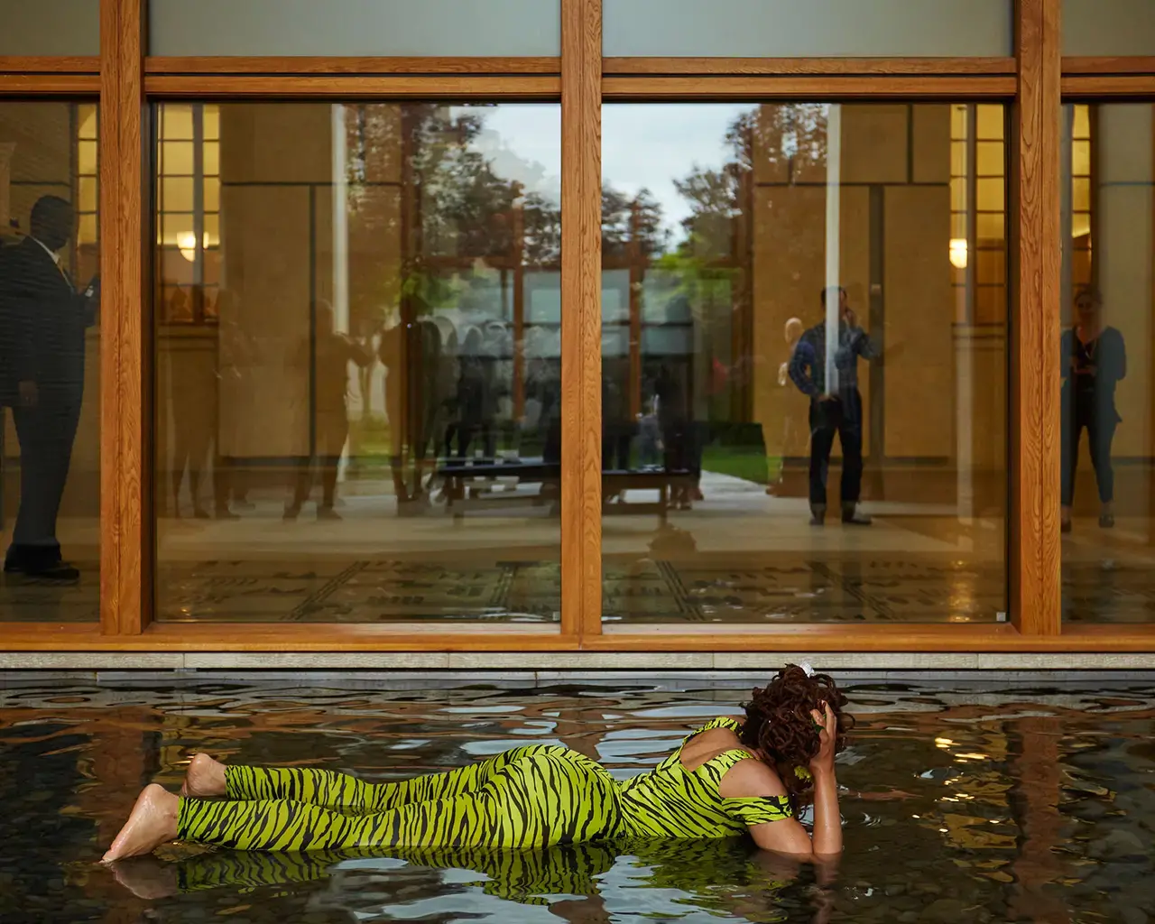 Throwing Hexes performance by Ayana Evans as part of Person of the Crowd: The Contemporary Art of Flânerie at the Barnes Foundation, May 6, 2017. Photo by Greenhouse Media.