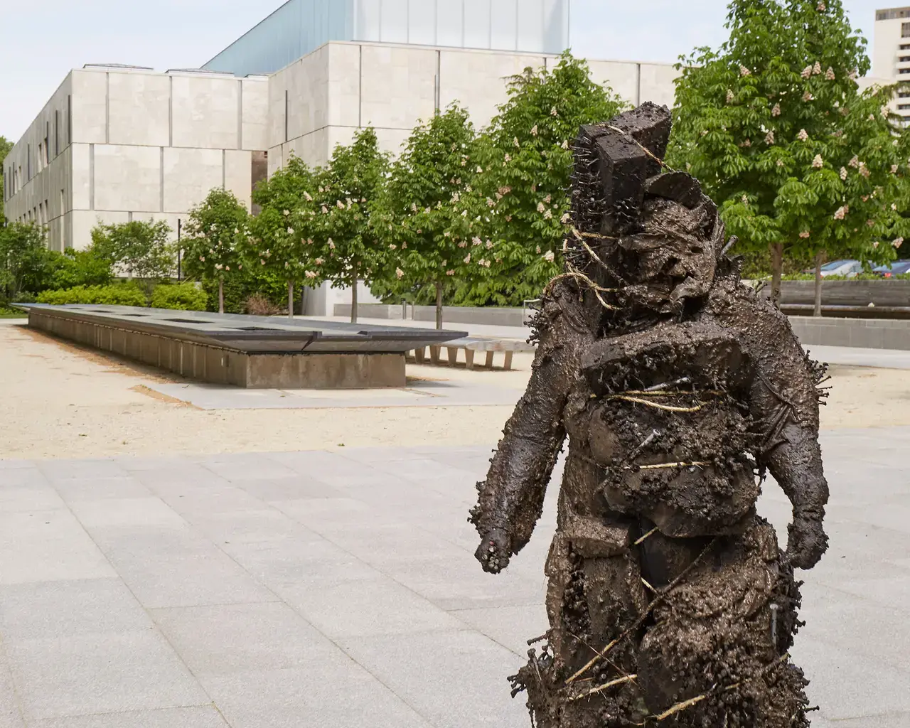 Displacement performance by Tania Bruguera as part of Person of the Crowd: The Contemporary Art of Flânerie at the Barnes Foundation, May 4, 2017. Photo by Greenhouse Media.