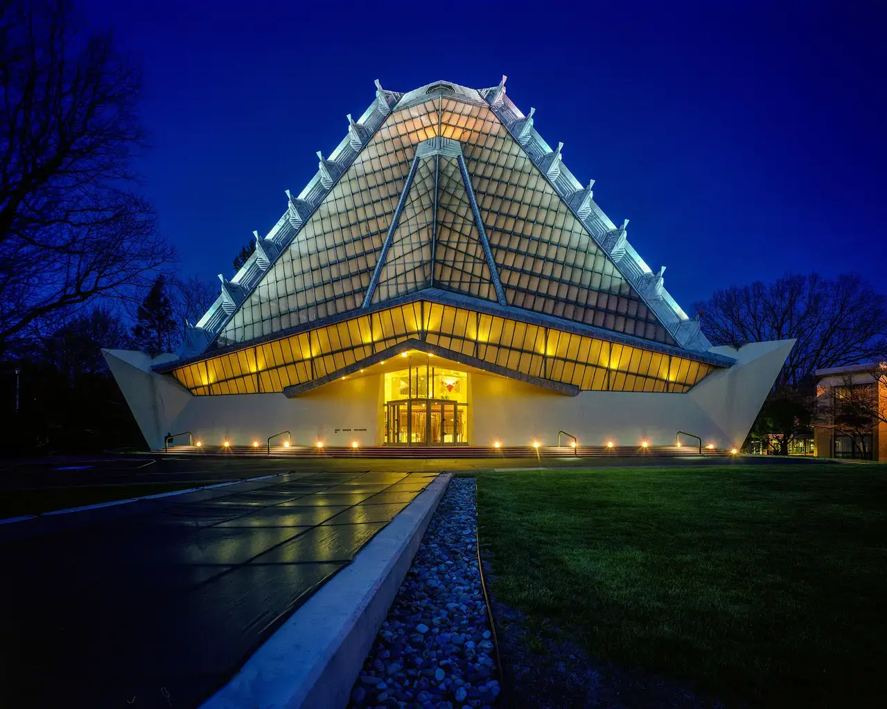 Beth Sholom Synagogue exterior, Elkins Park, PA. Photo by Lazlo Regos,&nbsp;courtesy of Beth Sholom Synagogue Preservation Foundation.