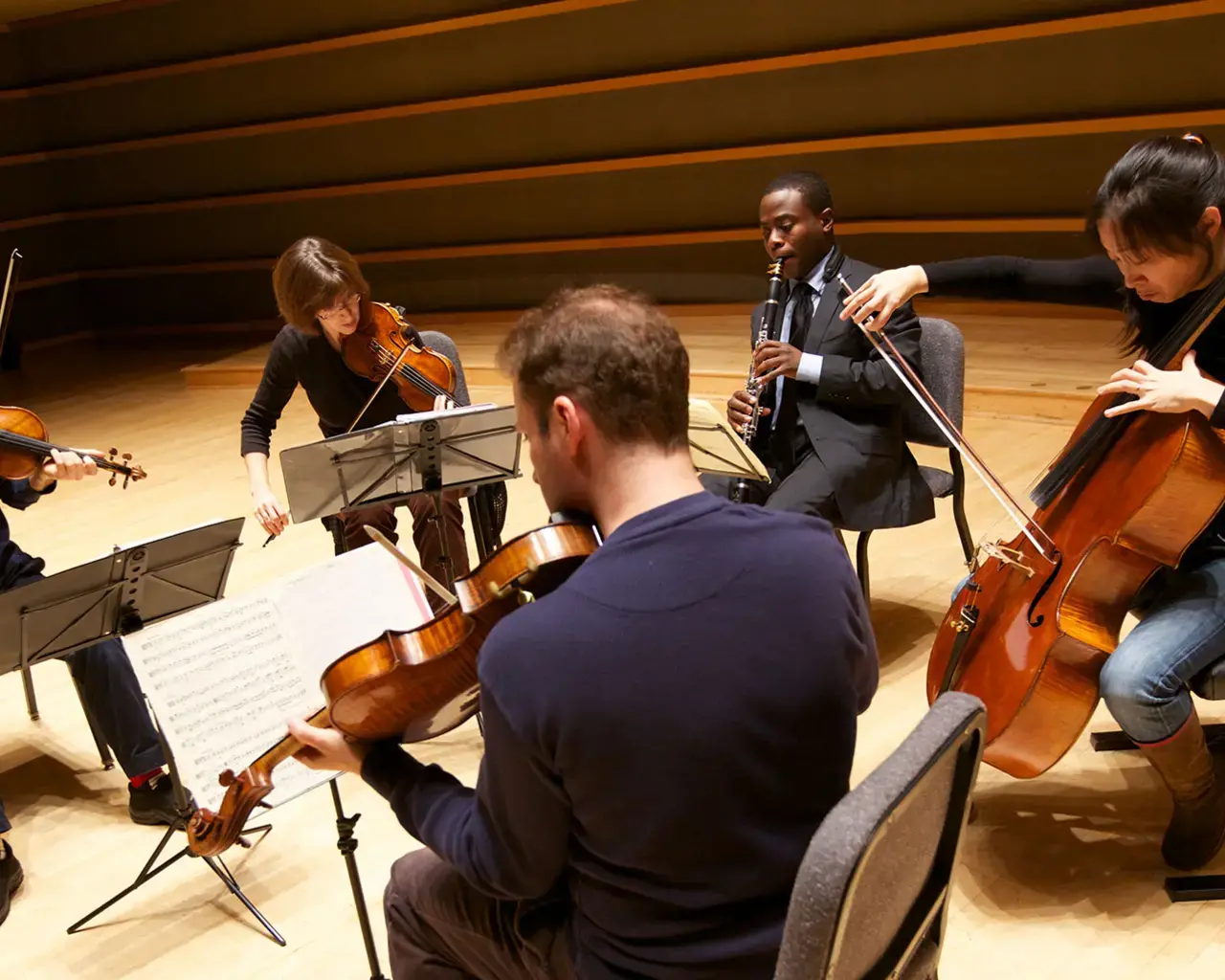 Clarinetist Anthony McGill and the Brentano Quartet perform during an open rehearsal. Photo by Langdon Photography. Courtesy of the Philadelphia Chamber Music Society.