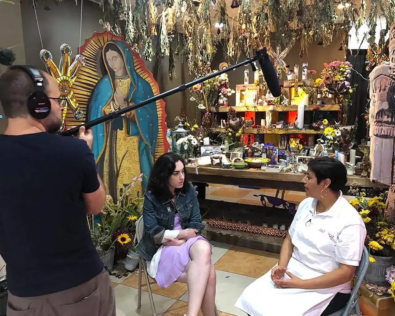 Philadelphia Folklore Project executive director Naomi Sturm-Wijesinghe (left) interviews Christina Martinez of South Philly Barbacoa at La Ofrenda, an interactive installation by Cesar Viveros. Photo by Mauricio Bayona, courtesy of the Philadelphia Folklore Project Archives.