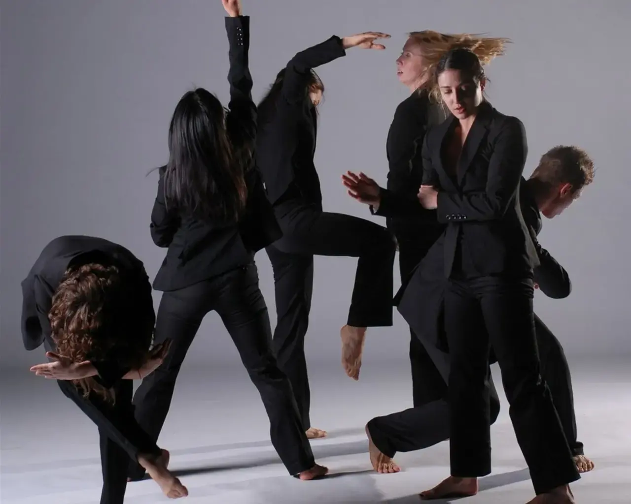Kun-Yang Lin/Dancers, Crossing, 2007. Photo courtesy of the artist.