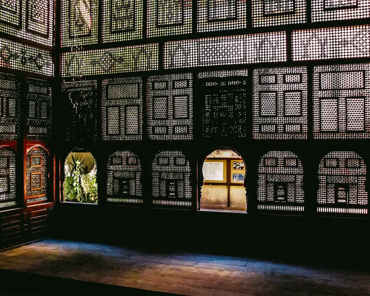 Bayt al-Suheymi, interior with wood-turned mashrabiya, Cairo, Egypt.