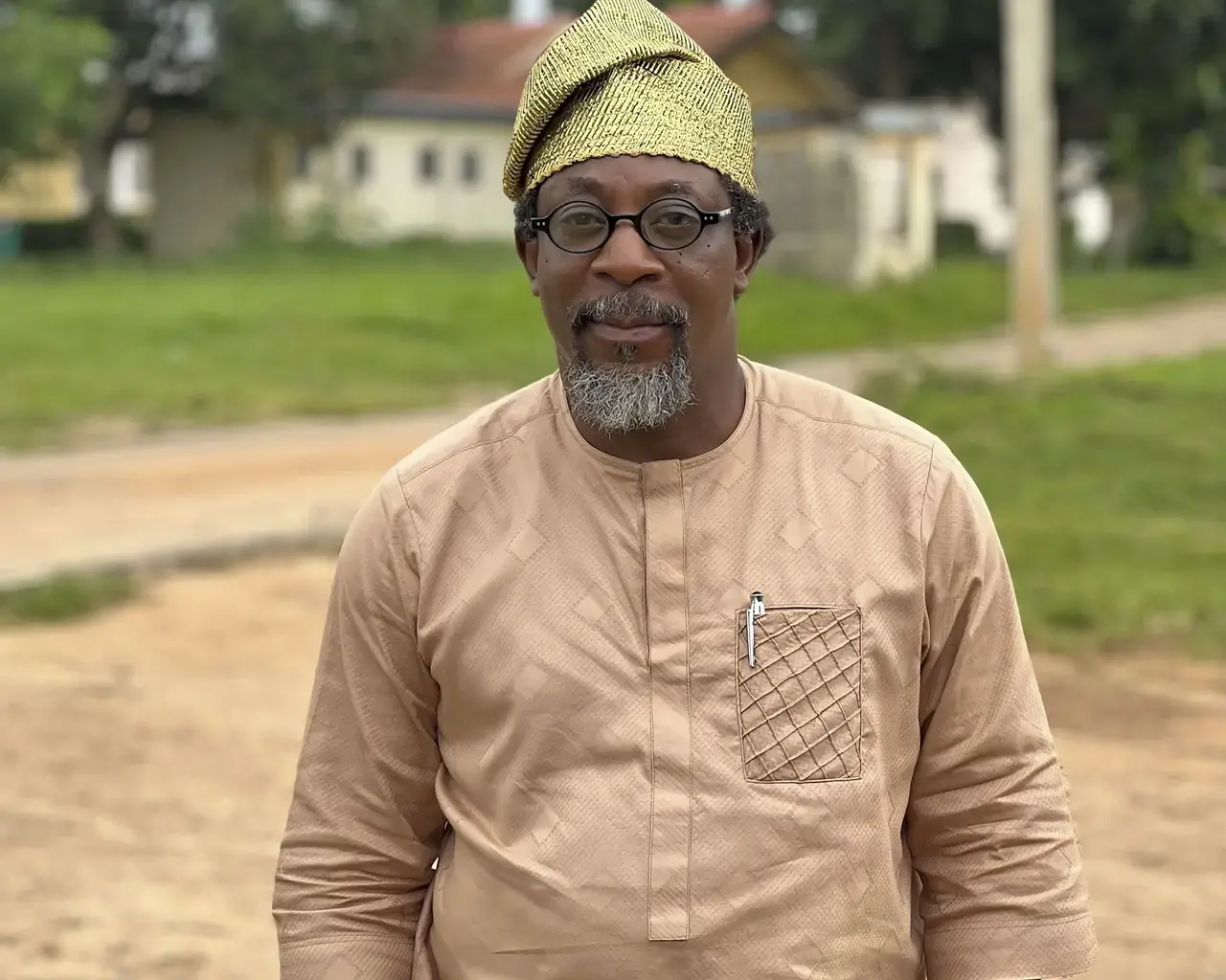 A photo of playwright Bisi Adigun wearing informal, traditional Nigerian garb.