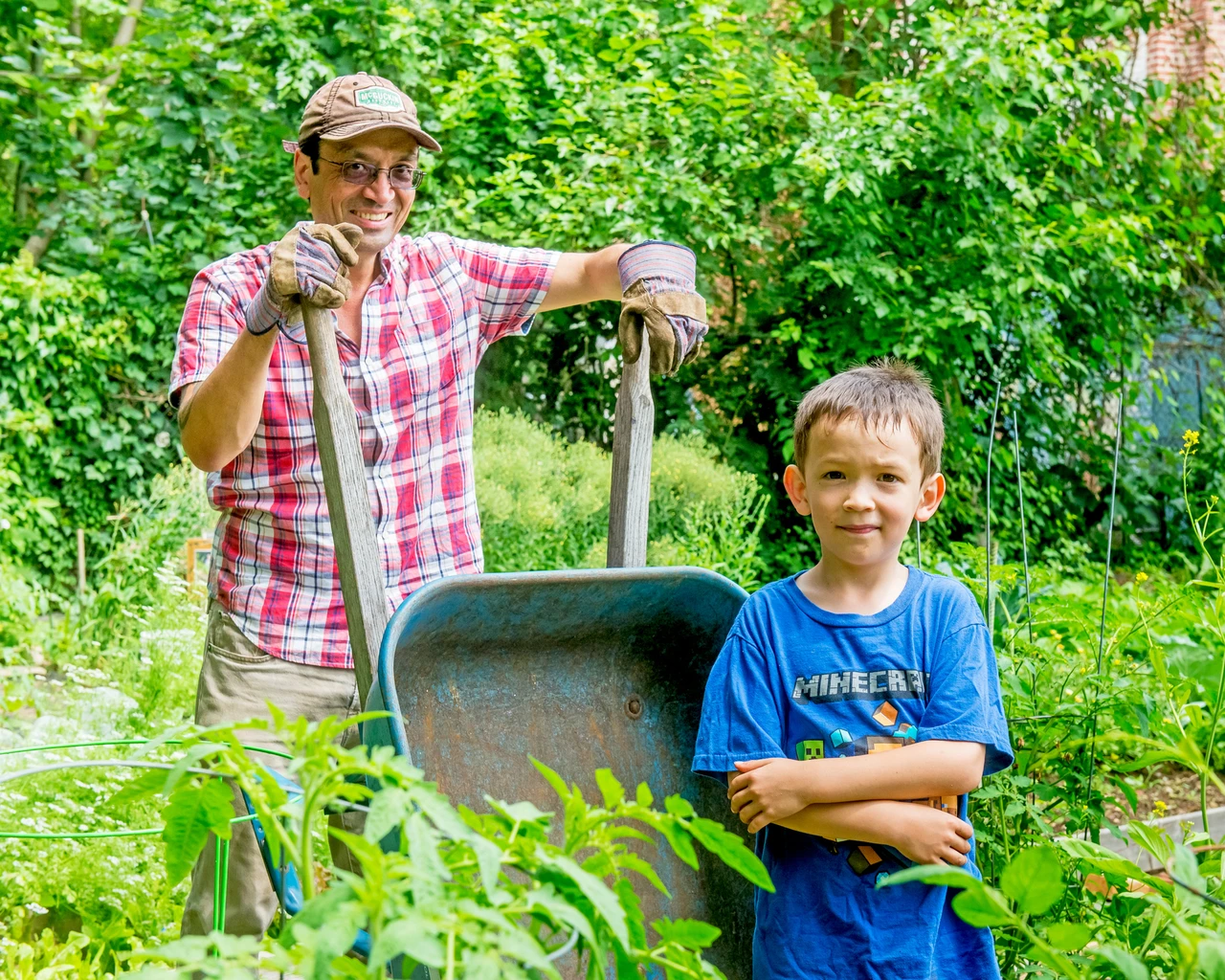 A father and son working in a community garden, 2015. Image from the PHS archives.