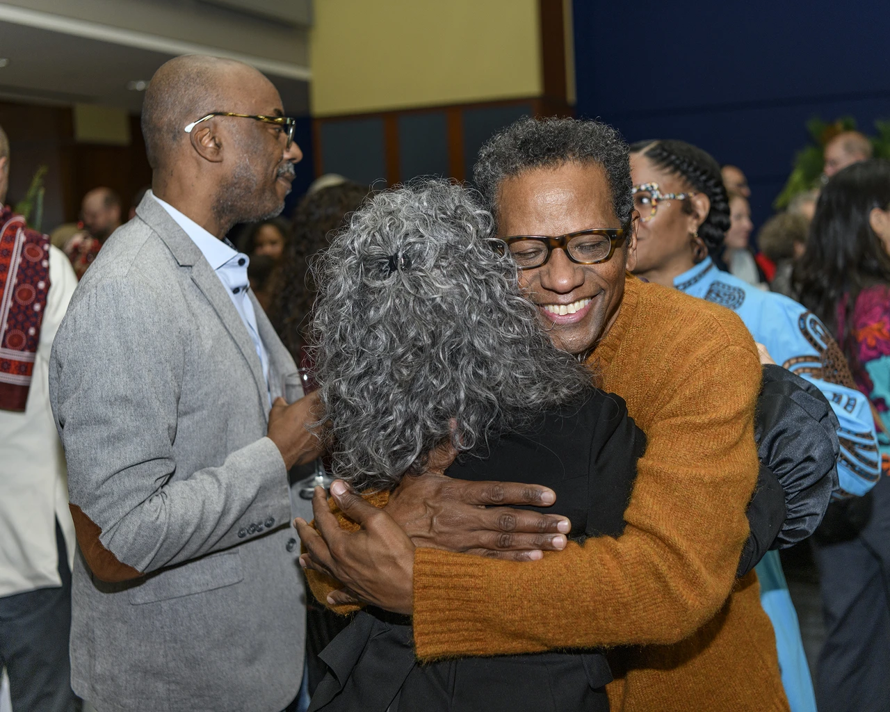 Ralph Lemon (2024 Pew Fellow, interdisciplinary artist, writer, and choreographer) and Paula Marincola (Executive Director, The Pew Center for Arts & Heritage). Photo by Constance Mensh.