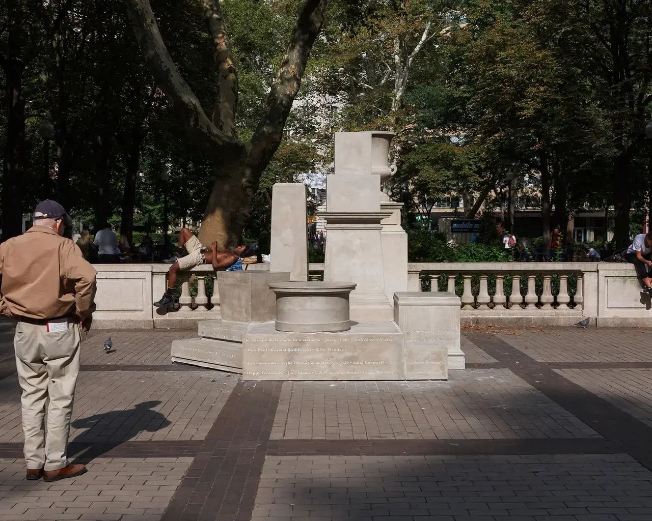 Sharon Hayes, If They Should Ask, 2017, Philadelphia City Hall. Presented as part of Mural Arts Philadelphia&rsquo;s Monument Lab. Photo by Steve Weinik.