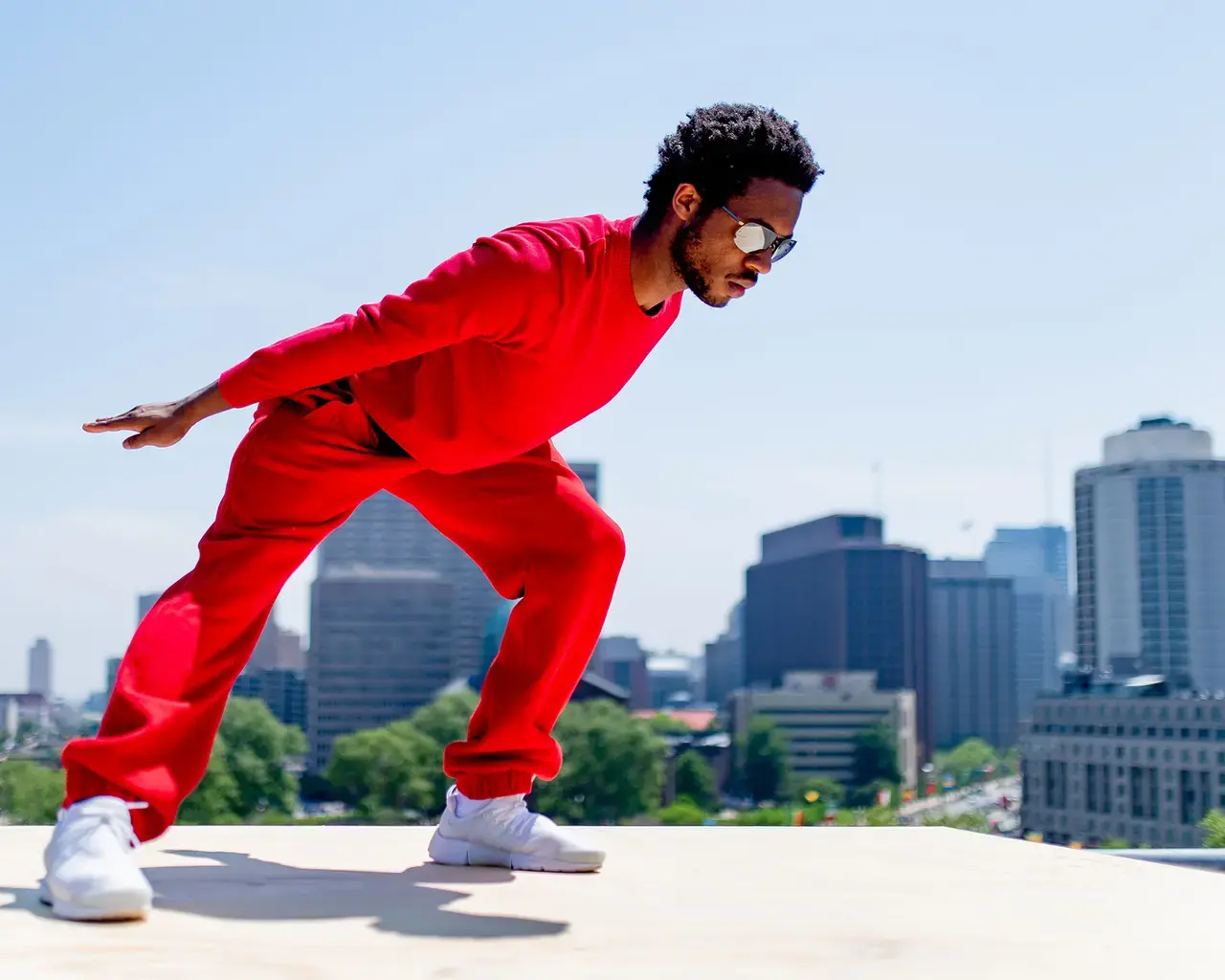 In Motion, In Place: Trisha Brown Dance Company in Fairmount Park, Roof Piece on the rooftops surrounding Logan Circle, Philadelphia. Photo by Vikki Sloviter.