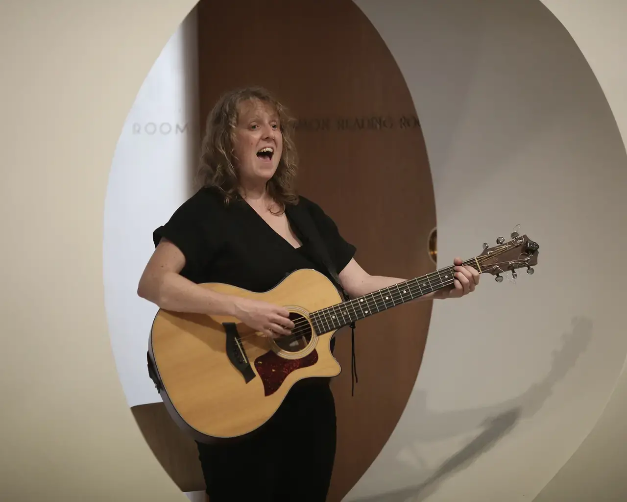 Pew Fellow Emily Bate performs at the Guggenheim Museum, 2021, New York, NY. Photo by Paula Court.