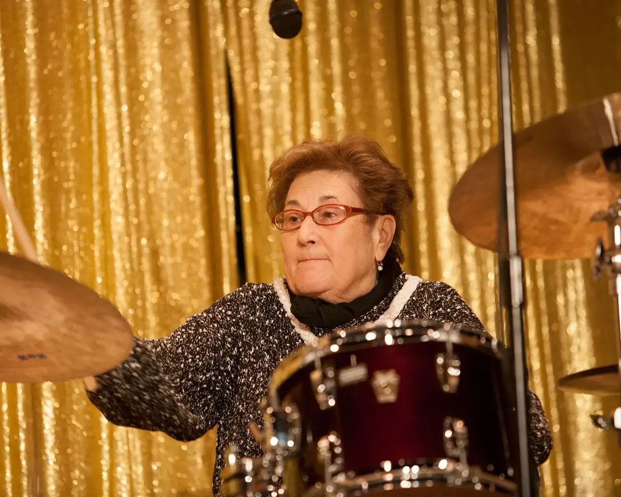 Elaine Hoffman Watts in concert. Photo by James Wasserman.