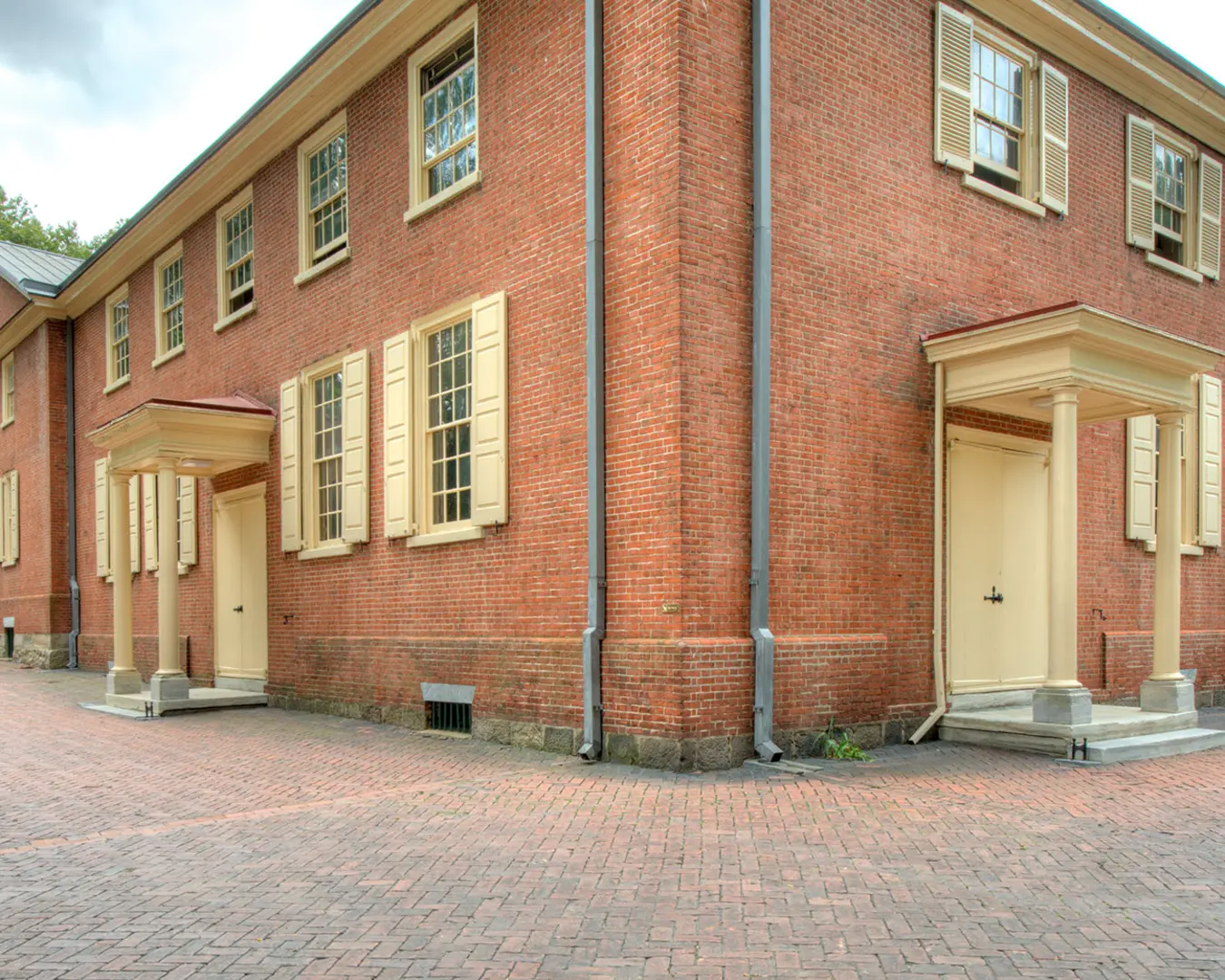 Most meetinghouses are &frac14; of the size of the Arch Street Meeting House, which is so large because it was constructed to hold an annual meeting of Quakers from Pennsylvania, New Jersey, Maryland, Delaware. Photo by Brian Kutner.