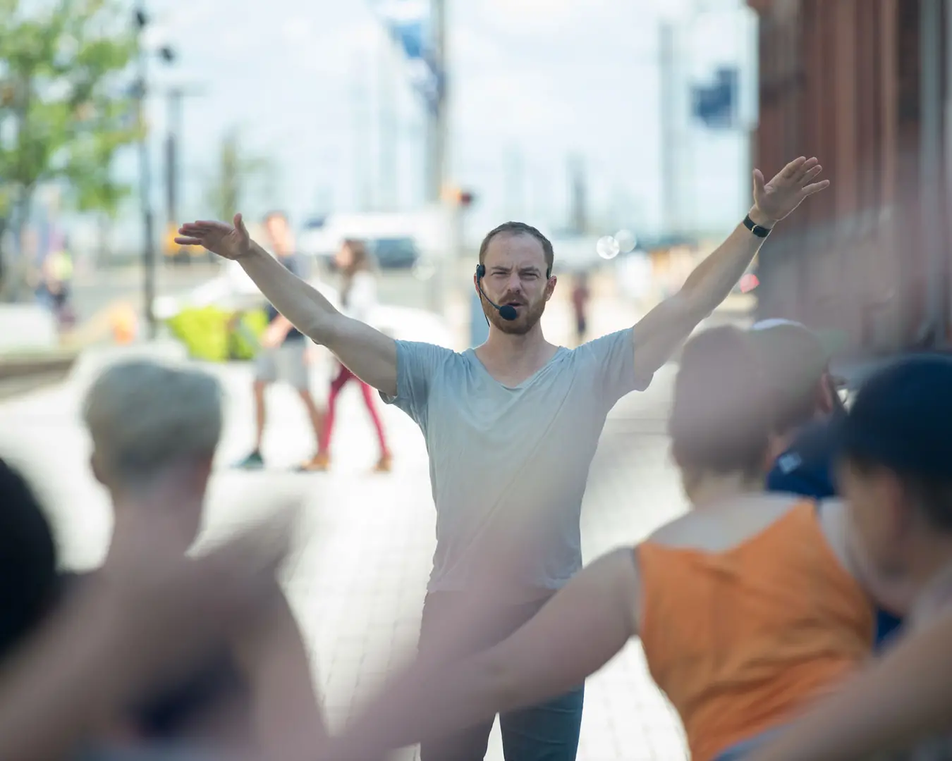 Boris Charmatz leading community workshop, Drexel University, 2016. Photo by JJ Tiziou.