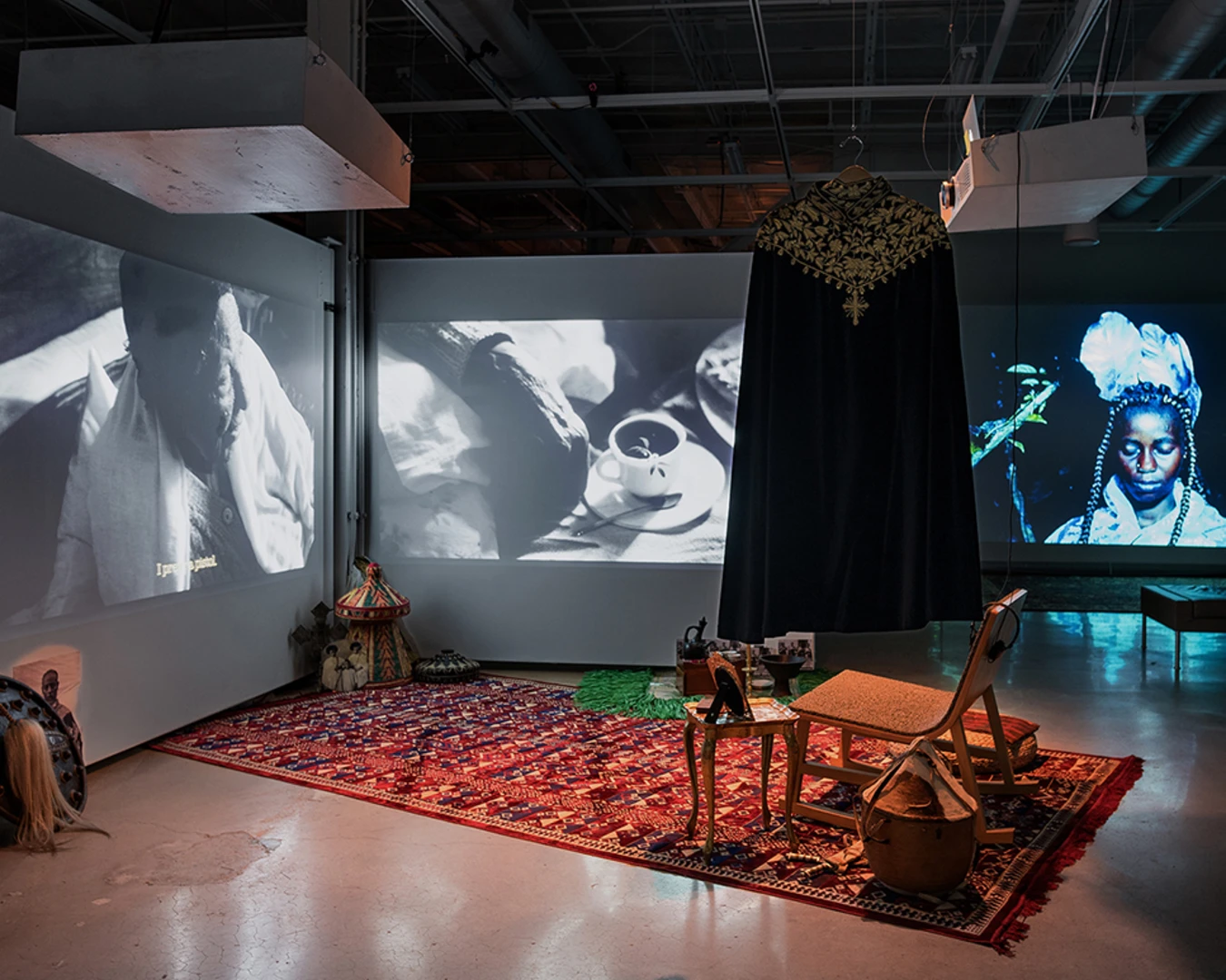 Sosena Solomon, ITIFWORQ / Double Gold, 2017, installation at Leonard Pearlstein Gallery, Philadelphia, Pennsylvania. Photo by Constance Mensh.&nbsp;
