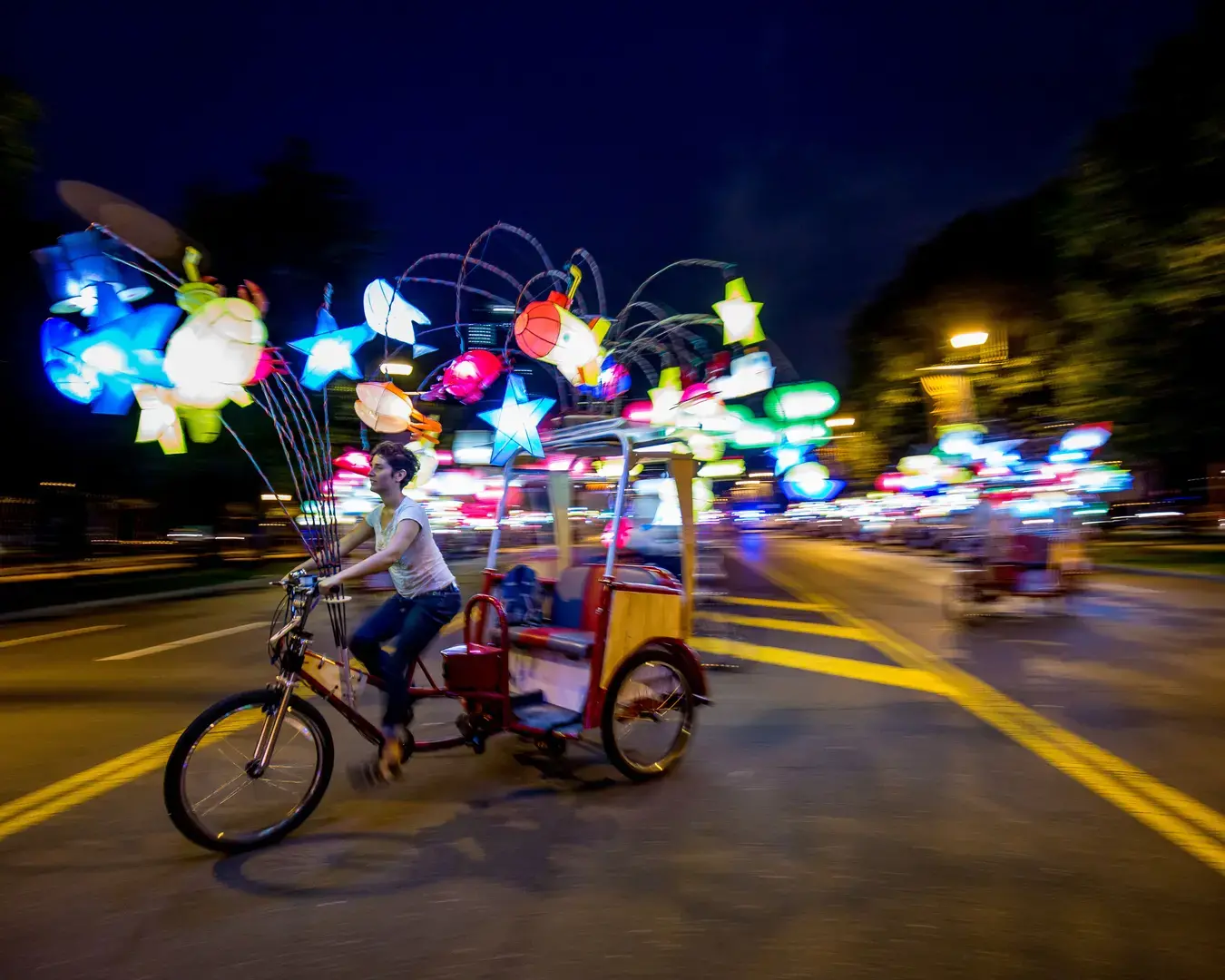 Cai Guo-Qiang: Fireflies, 2017. Photo by Jeff Fusco, courtesy of Association for Public Art.