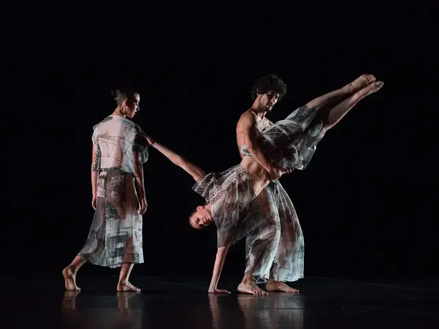 Trisha Brown Dance Company, Set and Reset, Bryn Mawr College, 2015. Photo by Johanna Austin.