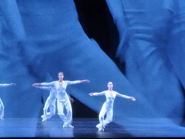 Reconstruction of Lucinda Childs&#39; Dance. Photo by Sally Cohn.