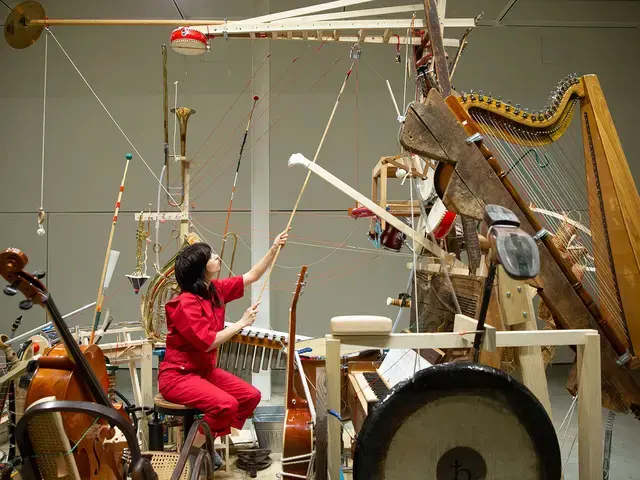 Bowerbird, Sound Machines: Kagel's Zwei Mann Orchester, 2018. Pictured: Ashley Tini. Photo by Bob Sweeney.