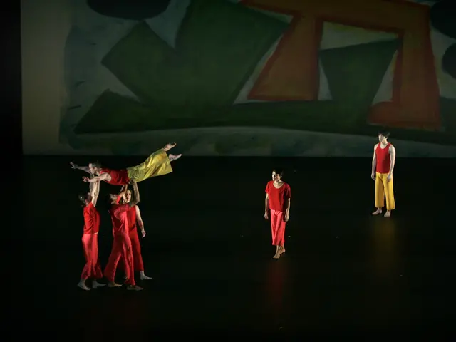 PRESENT TENSE, performed by the Trisha Brown Dance Company. Photo &copy; Naoya Ikegani Saitama Arts Foundation, 2006.