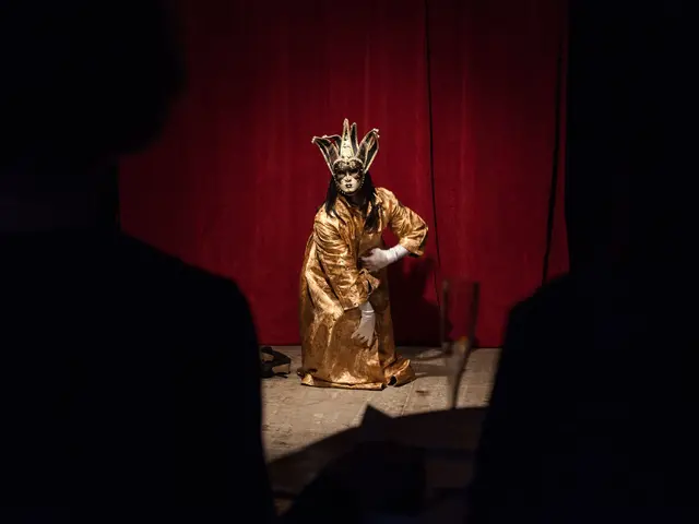 Stephen Petronio rendition of The Courtesan and the Crone&nbsp;by Anna Halprin, 2016. Exhibition detail from Ally, produced in collaboration with The Fabric Workshop and Museum. Photographed by Carlos Avendaño. Courtesy of the artists and The Fabric Workshop and Museum.