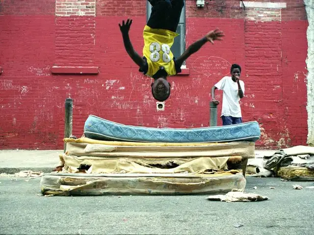 Mattress Flip&nbsp;by Zoe Strauss. Image courtesy of the Philadelphia Museum of Art.