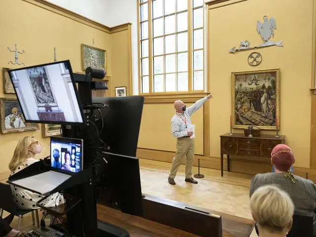 Hybrid class demonstration at The Barnes Foundation, Room 2. Photo by Ryan Collerd.