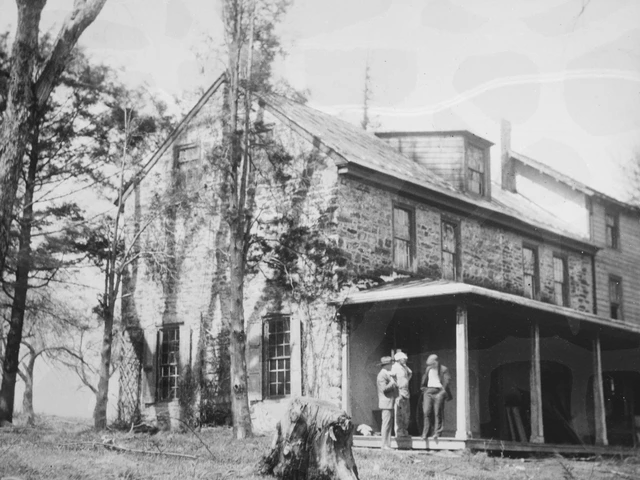 Birthplace of Benjamin Rush, a signer of the Declaration of Independence, c. 1690. Photo courtesy of the Historic American Buildings Survey, Library of Congress, Prints and Photographs Division.