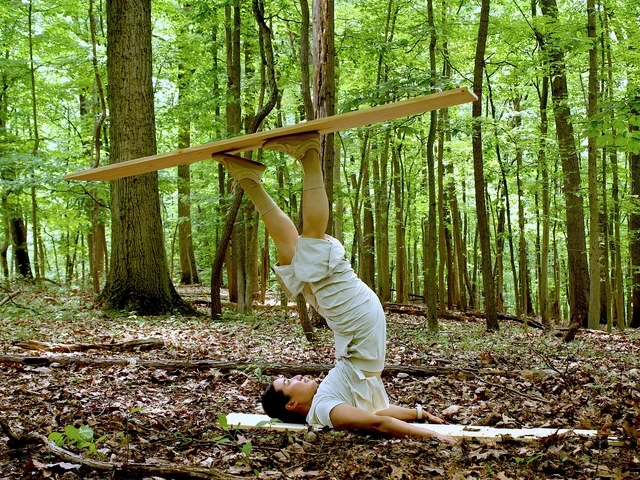 Muyu Ruba performs in Bodies and Territories, directed and choreographed by Silvana Cardell, Schuylkill Center for Environmental Education. The Schuylkill Center is presenting the site-specific dance performance. Photo by Paula Meninato.