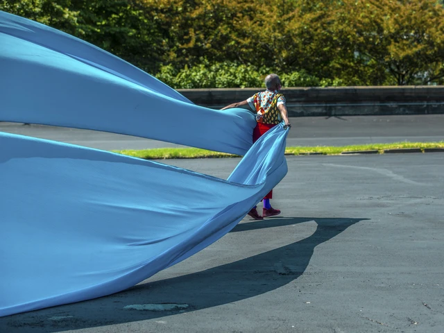 Nichole Canuso Dance Company, The Garden: Invisible Branches, 2021, Philadelphia Museum of Art, Philadelphia, PA. Photo by Christopher Ash.