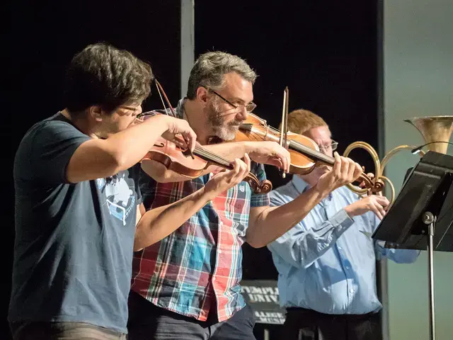 Tempesta di Mare, Telemann 360&deg;, violins, 2017. Photo by Sharon Torello.