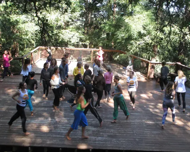 Anna Halprin teaching Planetary Dance&nbsp;to Tamalpa Institute students, May 2015. Photo &copy; Sue Heinemann.