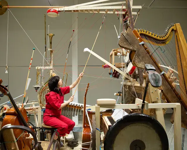 Bowerbird, Sound Machines: Kagel's Zwei Mann Orchester, 2018. Pictured: Ashley Tini. Photo by Bob Sweeney.