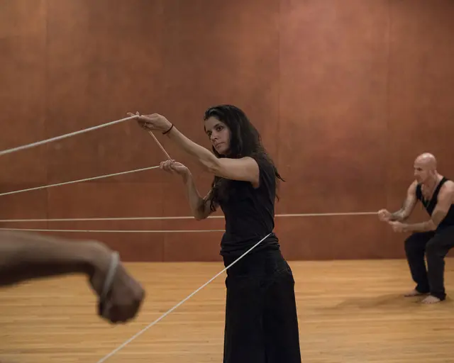 Janine Antoni, Anna Halprin, Stephen Petronio, Rope Dance, 2015. Photo by Hugo Glendinning. Courtesy of the artists and The Fabric Workshop and Museum.
