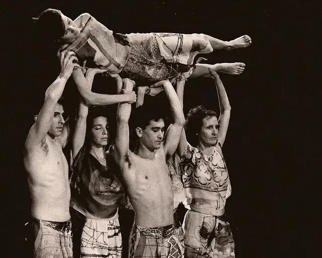 Trisha Brown, Set and Reset. Photo by John Waite, courtesy of Trisha Brown Dance Company.