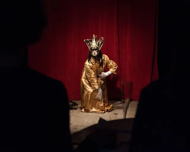 Stephen Petronio rendition of The Courtesan and the Crone&nbsp;by Anna Halprin, 2016. Exhibition detail from Ally, produced in collaboration with The Fabric Workshop and Museum. Photographed by Carlos Avendaño. Courtesy of the artists and The Fabric Workshop and Museum.